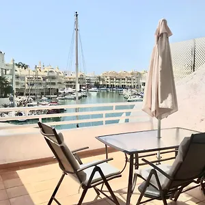 En Puerto Marina B32 Apartment